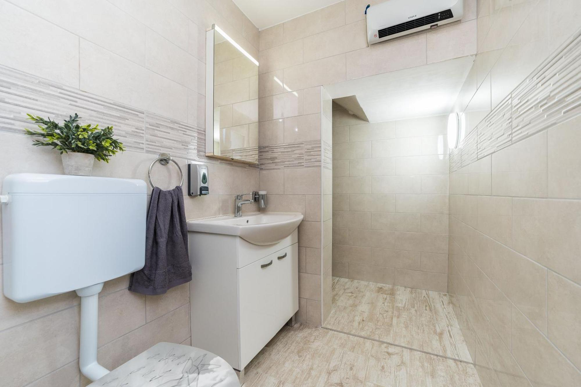 Zara Villa Nin