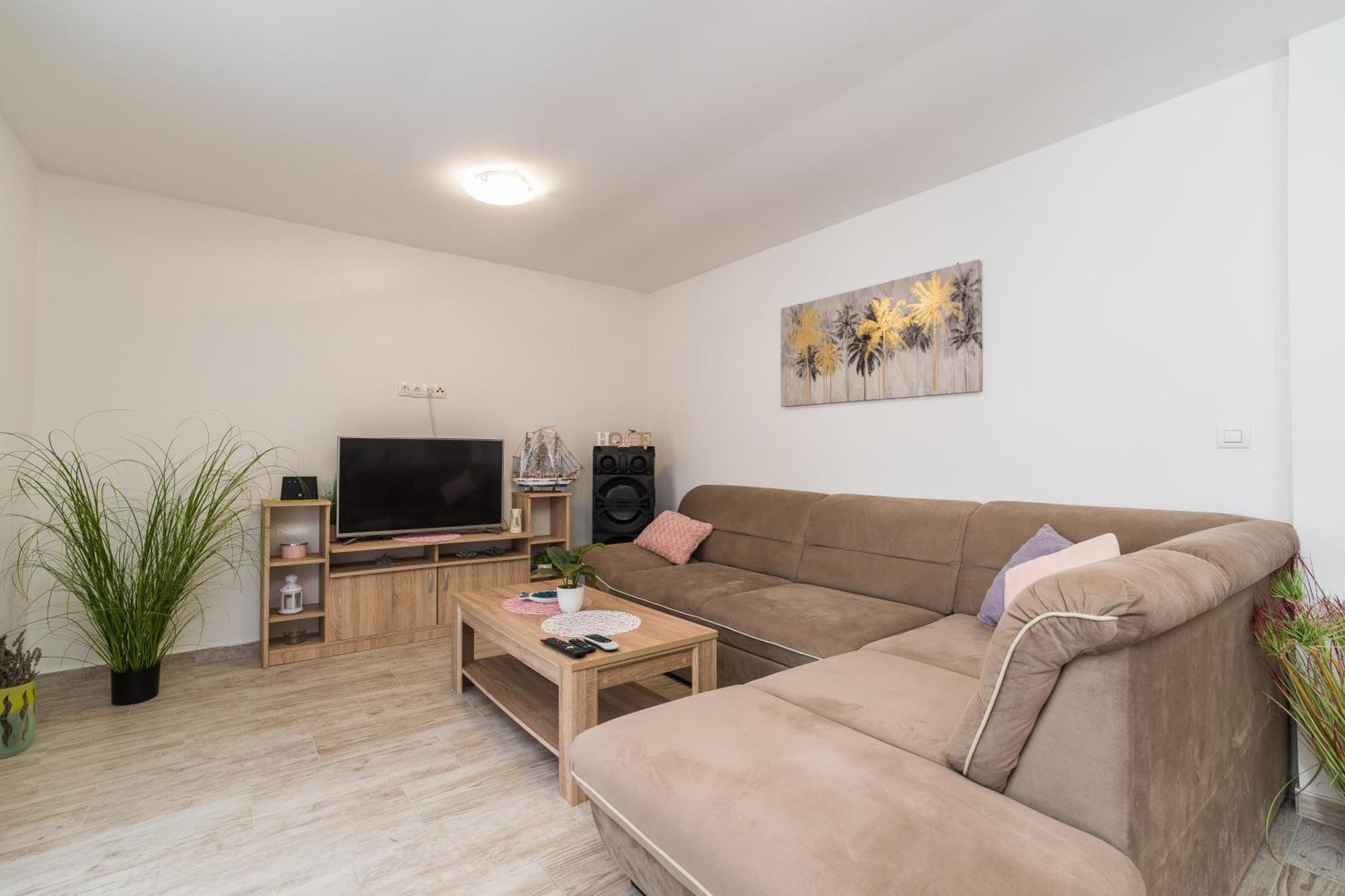 Zara Villa Nin