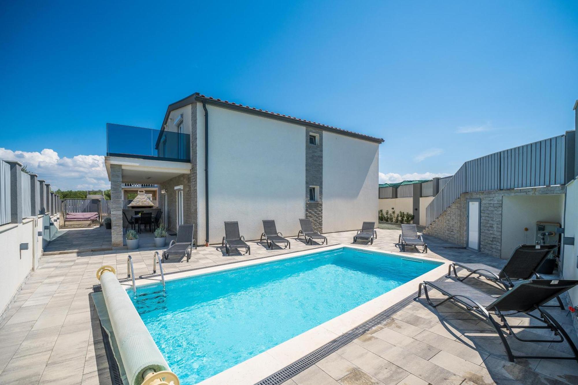 Zara Villa